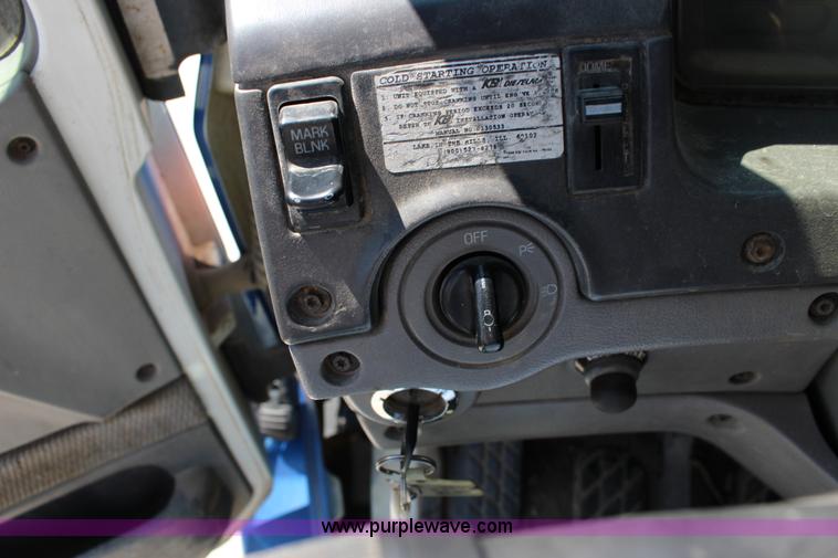 image for item K1160 1998 Ford AT9513 Aeromax 113 cab and chassis