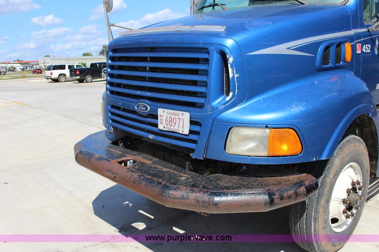 image for item K1160 1998 Ford AT9513 Aeromax 113 cab and chassis