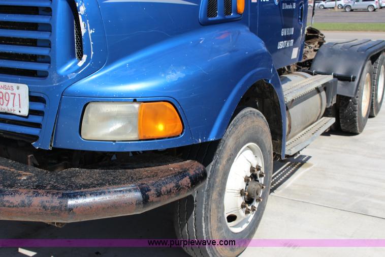 image for item K1160 1998 Ford AT9513 Aeromax 113 cab and chassis