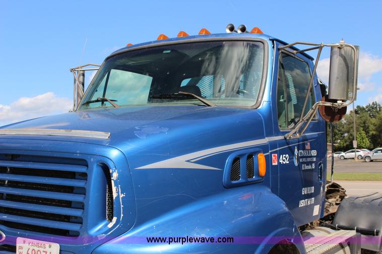 image for item K1160 1998 Ford AT9513 Aeromax 113 cab and chassis