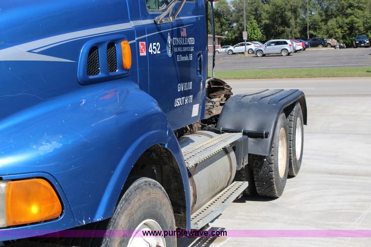 image for item K1160 1998 Ford AT9513 Aeromax 113 cab and chassis