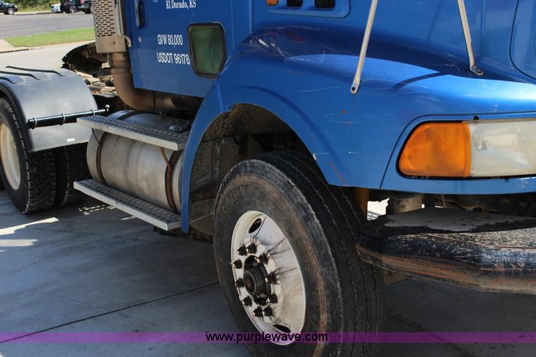 image for item K1160 1998 Ford AT9513 Aeromax 113 cab and chassis