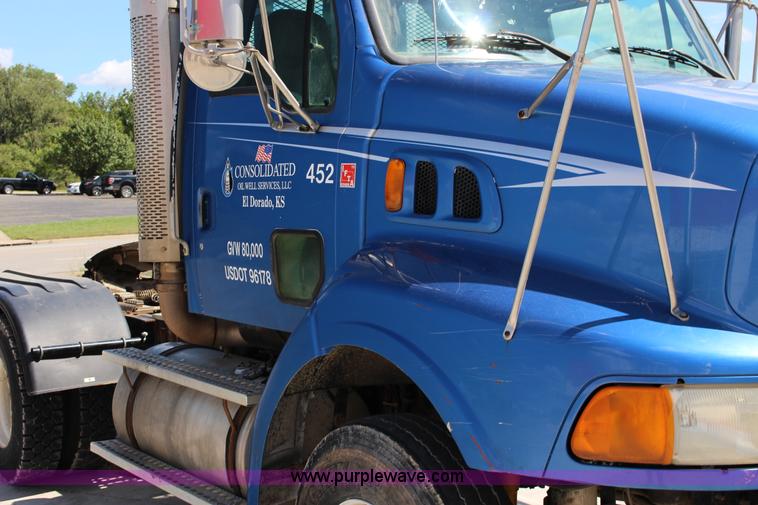 image for item K1160 1998 Ford AT9513 Aeromax 113 cab and chassis