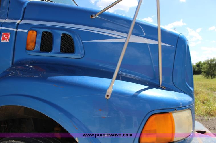 image for item K1160 1998 Ford AT9513 Aeromax 113 cab and chassis