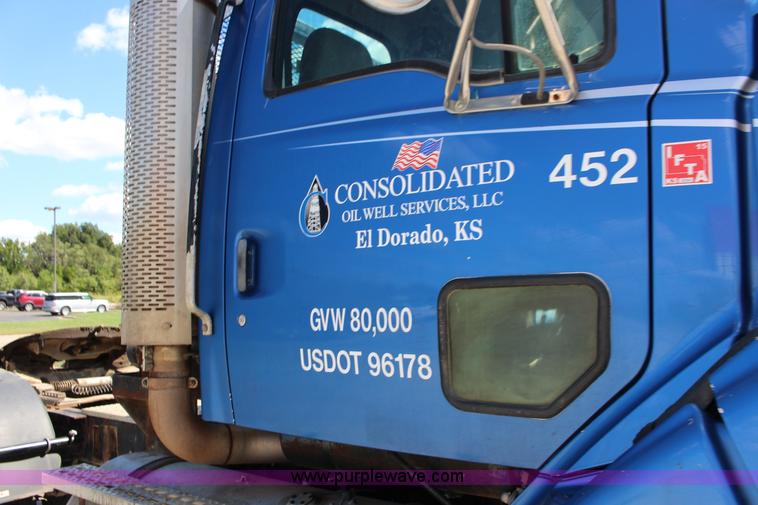 image for item K1160 1998 Ford AT9513 Aeromax 113 cab and chassis