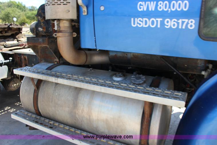 image for item K1160 1998 Ford AT9513 Aeromax 113 cab and chassis