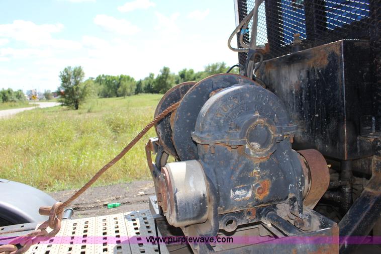 image for item K1160 1998 Ford AT9513 Aeromax 113 cab and chassis