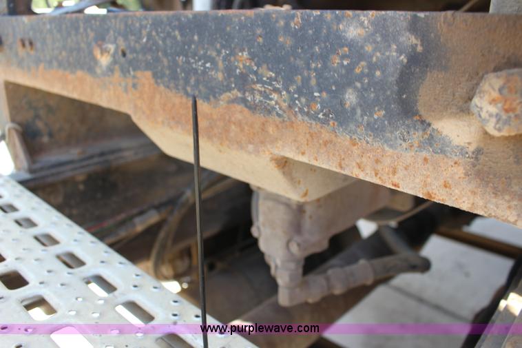 image for item K1160 1998 Ford AT9513 Aeromax 113 cab and chassis