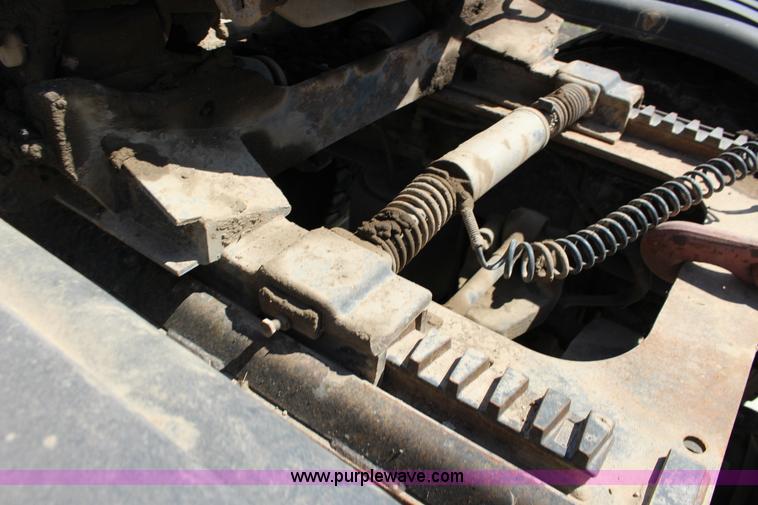 image for item K1160 1998 Ford AT9513 Aeromax 113 cab and chassis