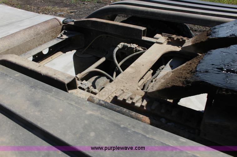 image for item K1160 1998 Ford AT9513 Aeromax 113 cab and chassis