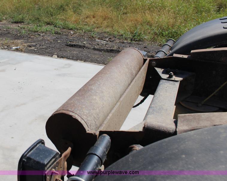 image for item K1160 1998 Ford AT9513 Aeromax 113 cab and chassis