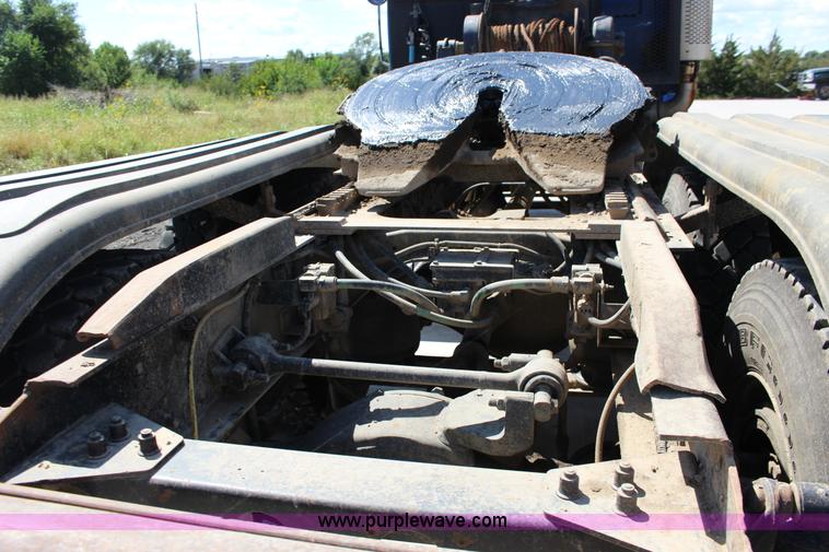 image for item K1160 1998 Ford AT9513 Aeromax 113 cab and chassis