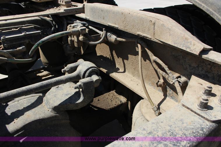 image for item K1160 1998 Ford AT9513 Aeromax 113 cab and chassis