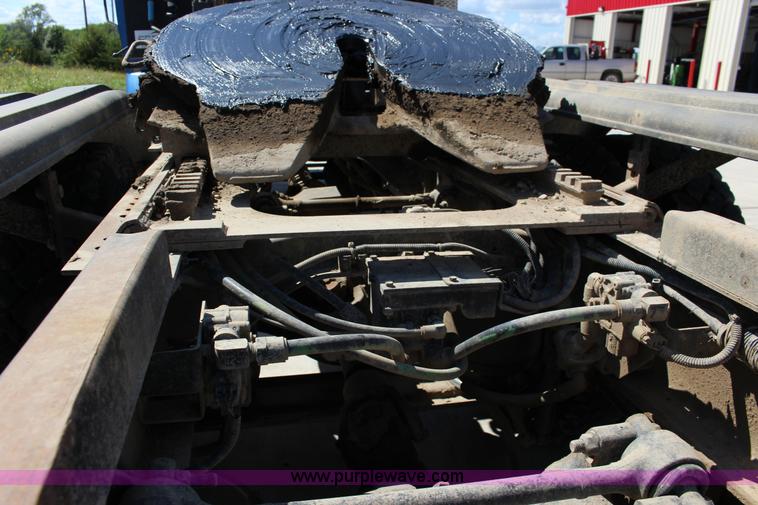 image for item K1160 1998 Ford AT9513 Aeromax 113 cab and chassis