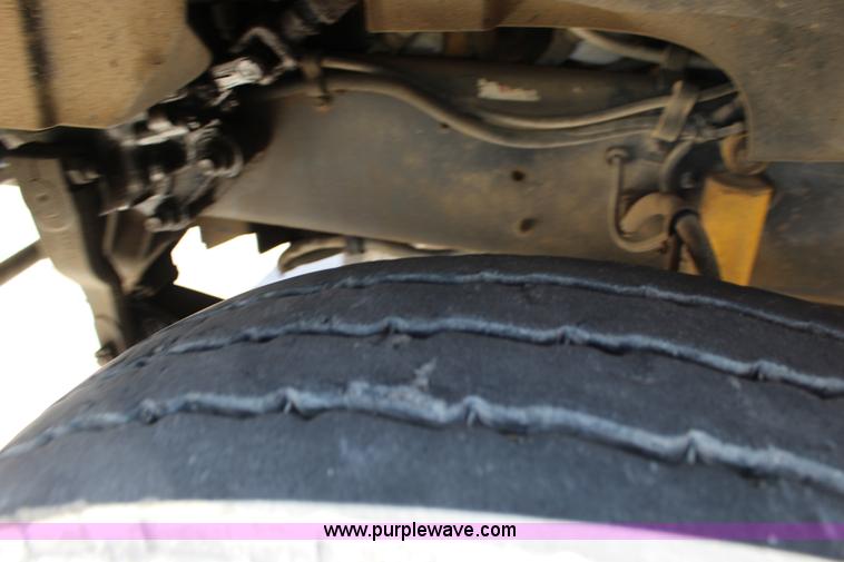 image for item K1160 1998 Ford AT9513 Aeromax 113 cab and chassis