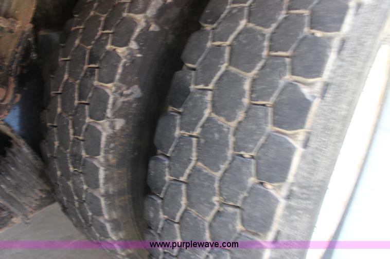 image for item K1160 1998 Ford AT9513 Aeromax 113 cab and chassis