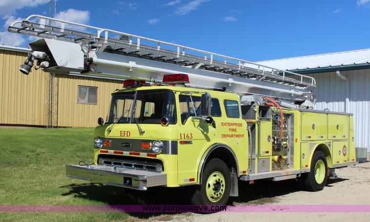 image for item K1177 1974 Ford 8000 ladder fire truck