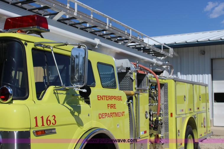 image for item K1177 1974 Ford 8000 ladder fire truck