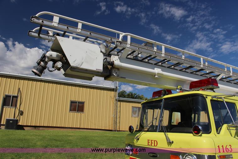 image for item K1177 1974 Ford 8000 ladder fire truck