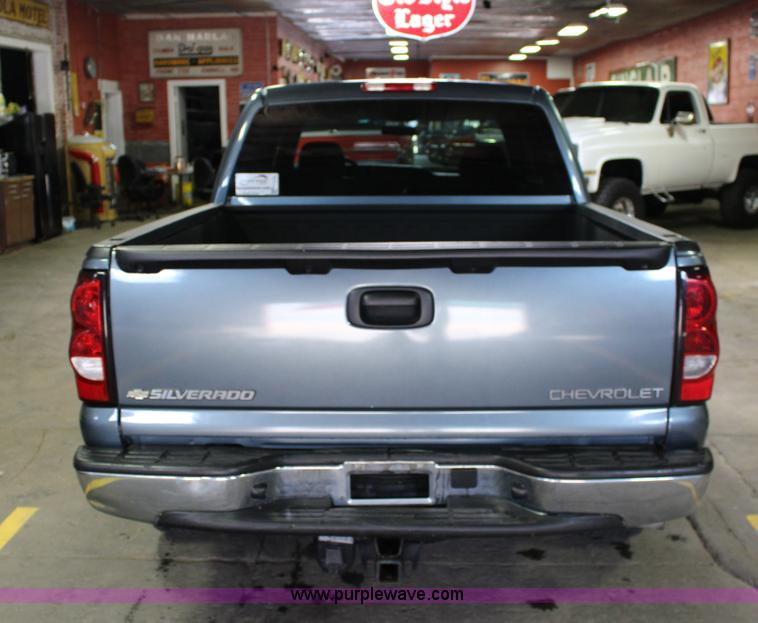 image for item K1178 2006 Chevrolet Silverado 1500 Crew Cab pickup truck