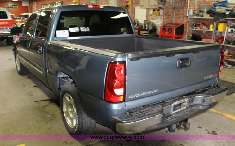 image for item K1178 2006 Chevrolet Silverado 1500 Crew Cab pickup truck