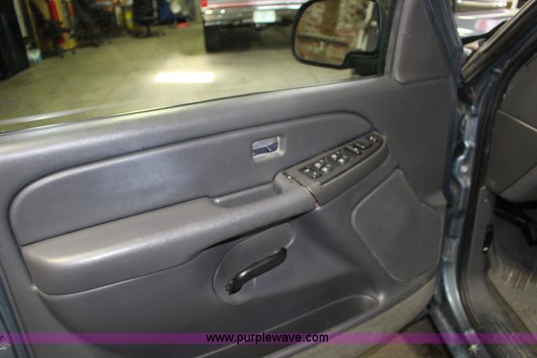 image for item K1178 2006 Chevrolet Silverado 1500 Crew Cab pickup truck