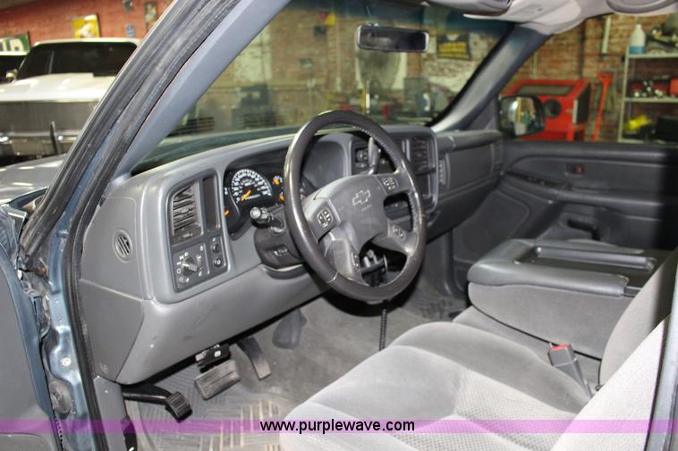 image for item K1178 2006 Chevrolet Silverado 1500 Crew Cab pickup truck