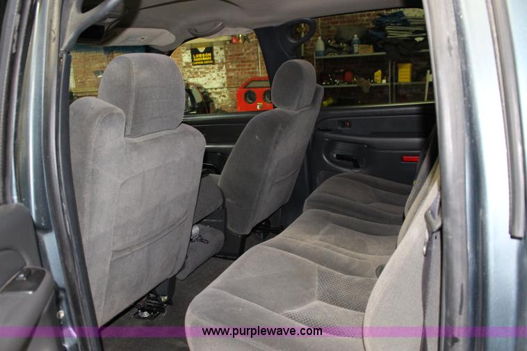 image for item K1178 2006 Chevrolet Silverado 1500 Crew Cab pickup truck