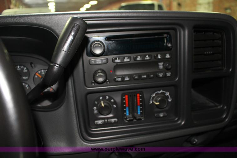 image for item K1178 2006 Chevrolet Silverado 1500 Crew Cab pickup truck