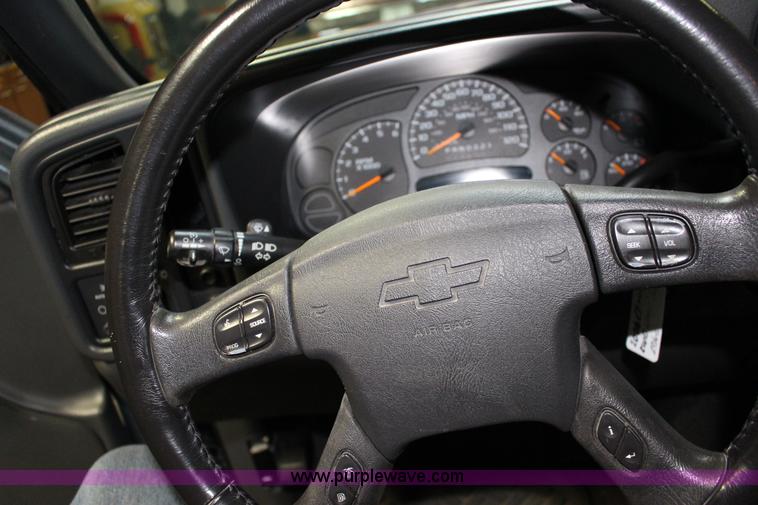 image for item K1178 2006 Chevrolet Silverado 1500 Crew Cab pickup truck