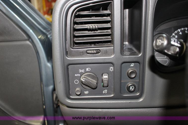 image for item K1178 2006 Chevrolet Silverado 1500 Crew Cab pickup truck