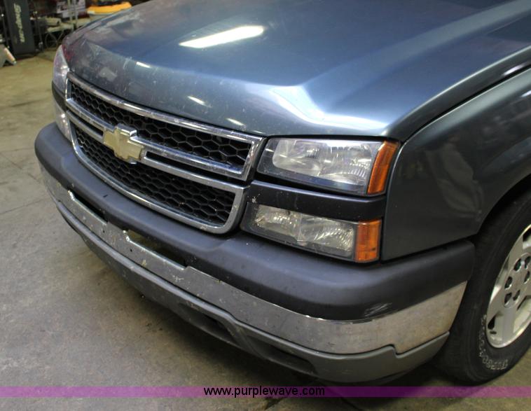 image for item K1178 2006 Chevrolet Silverado 1500 Crew Cab pickup truck