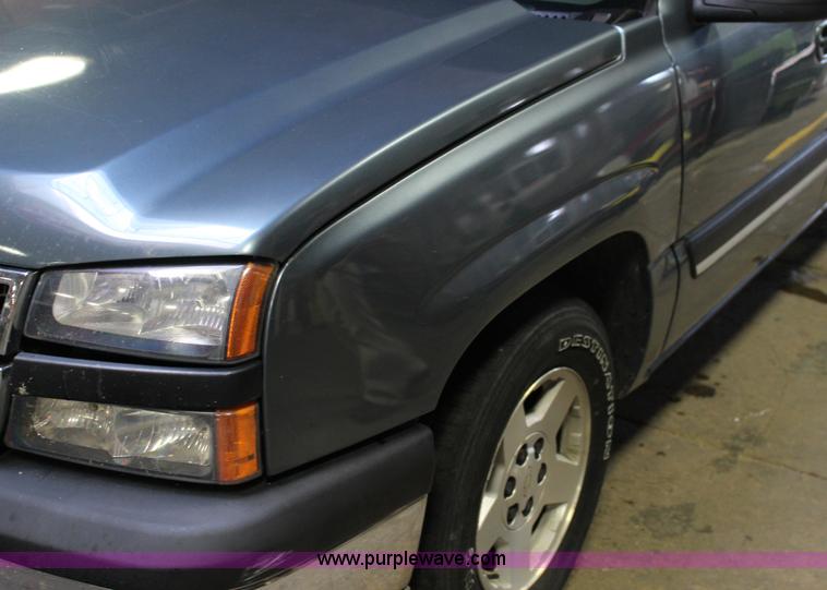 image for item K1178 2006 Chevrolet Silverado 1500 Crew Cab pickup truck