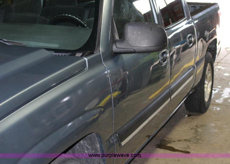 image for item K1178 2006 Chevrolet Silverado 1500 Crew Cab pickup truck