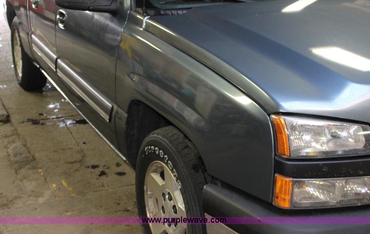 image for item K1178 2006 Chevrolet Silverado 1500 Crew Cab pickup truck