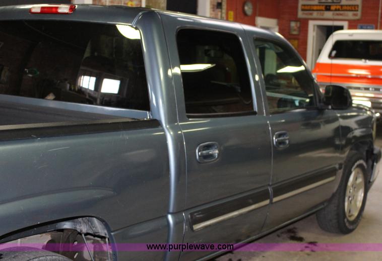 image for item K1178 2006 Chevrolet Silverado 1500 Crew Cab pickup truck
