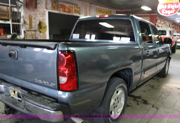 image for item K1178 2006 Chevrolet Silverado 1500 Crew Cab pickup truck