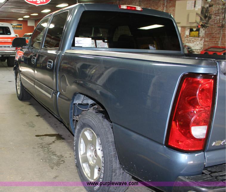 image for item K1178 2006 Chevrolet Silverado 1500 Crew Cab pickup truck