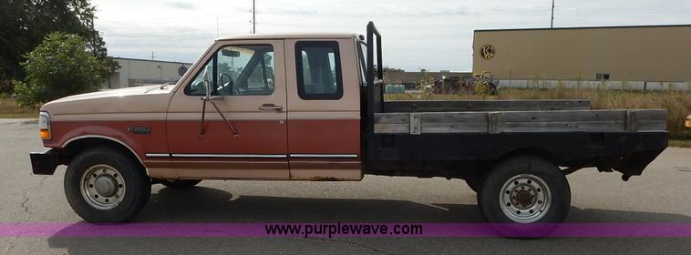 image for item K1695 1994 Ford F250 HD XLT SuperCab flatbed pickup truck