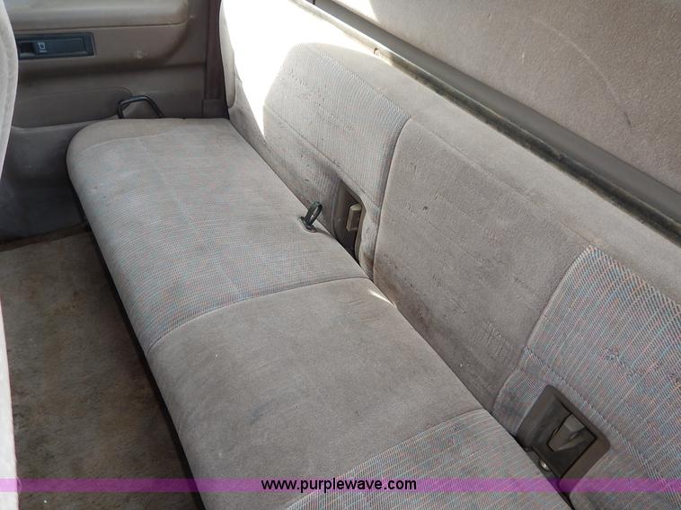 image for item K1695 1994 Ford F250 HD XLT SuperCab flatbed pickup truck