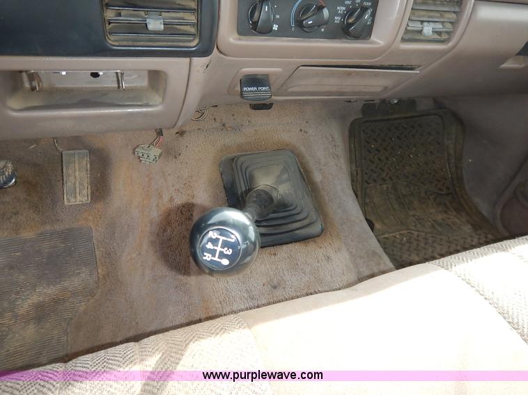 image for item K1695 1994 Ford F250 HD XLT SuperCab flatbed pickup truck