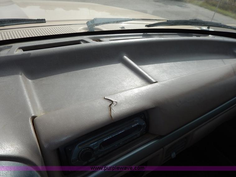 image for item K1695 1994 Ford F250 HD XLT SuperCab flatbed pickup truck