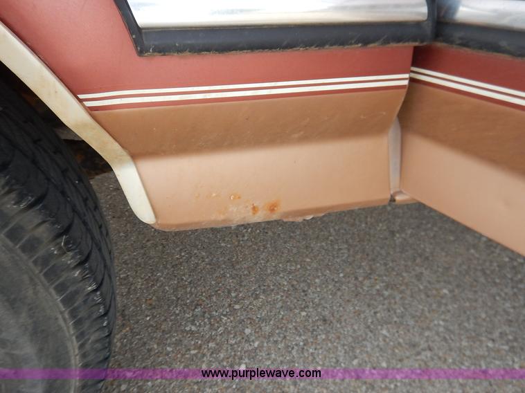 image for item K1695 1994 Ford F250 HD XLT SuperCab flatbed pickup truck