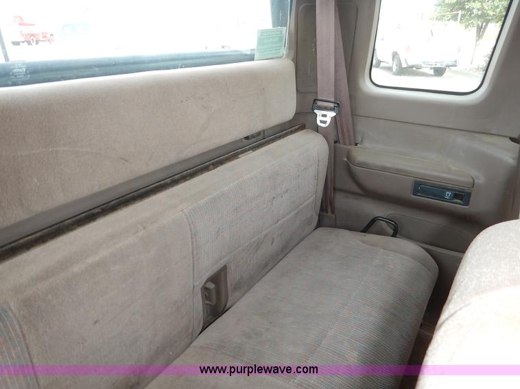 image for item K1695 1994 Ford F250 HD XLT SuperCab flatbed pickup truck
