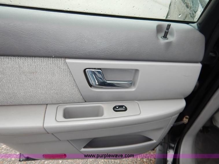 image for item K1705 2000 Ford Taurus SE