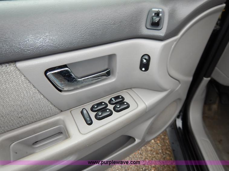 image for item K1705 2000 Ford Taurus SE