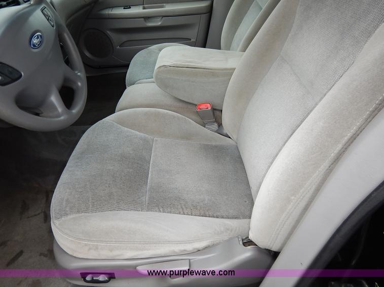 image for item K1705 2000 Ford Taurus SE