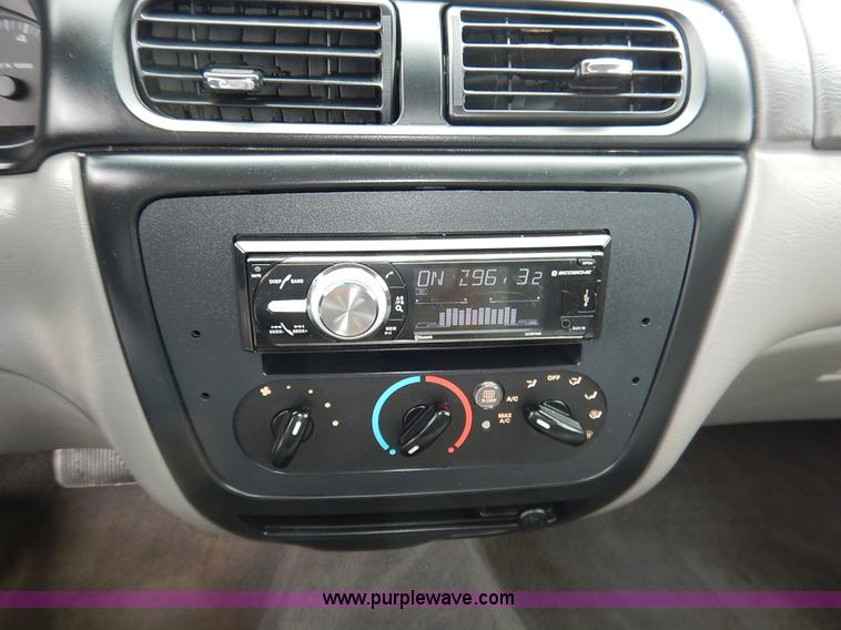 image for item K1705 2000 Ford Taurus SE