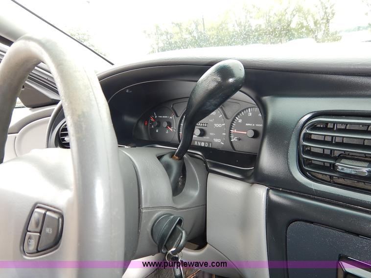 image for item K1705 2000 Ford Taurus SE