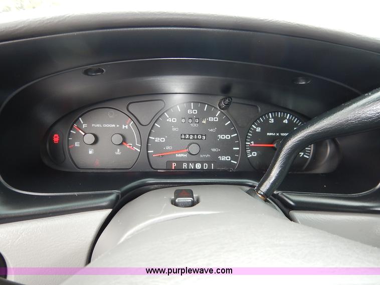 image for item K1705 2000 Ford Taurus SE